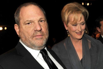 El productor Harvey Weinstein y la actriz Meryl Streep, en una entrega de premios en el 2012.-KEVIN WINTER