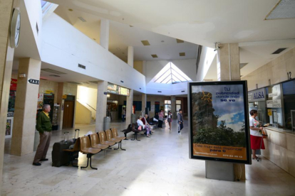 Zona de espera y servicios de la estación de autobuses de Soria.-ÁLVARO MARTÍNEZ