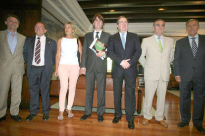 José Luis López, Francisco Rubio, Rita López, Carlos Martínez, Juan Vicente Herrera, Anselmo García y Juan José Mateos. /  JUAN MIGUEL LOSTAU-