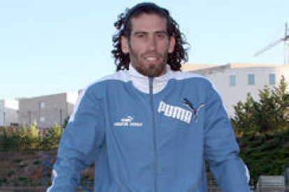 César Pérez Segovia durante su época como atleta en el Caep Soria. / ÚRSULA SIERRA-