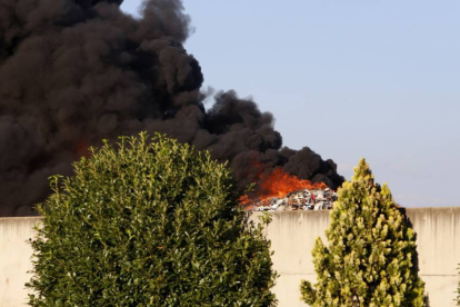 Incendio en la Planta de Reciclaje de Neumáticos de Ardoncino (León)  Abrir Ficha  Ampliar en margen izquierdo  Abrir Ficha  Ampliar en margen izquierdo  Abrir Ficha  Ampliar en margen izquierdo-Ical