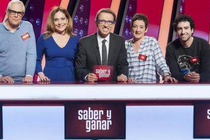 Los 'Magníficos' Fernando Murias, Ana Blanco y Rafael Castaño, junto a Pilar Vázquez y Jordi Hurtado, en 'Saber y ganar'.-RTVE