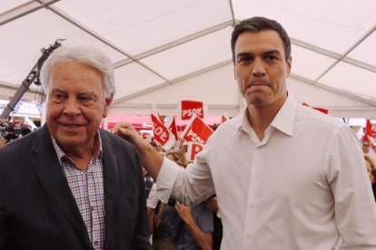 González y Sánchez, durante un mitin en Madrid el pasado 24 de junio.-AGUSTÍN CATALÁN