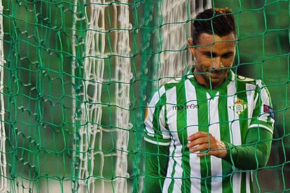 El delantero bético Rubén Castro, durante un partido en el Benito Villamarín.-AFP / JORGE GUERRERO
