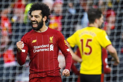 Salah celebra uno de los goles.-EFE / EPA / PETER POWELL