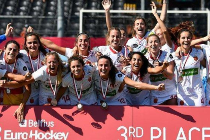 Las jugadoras españolas celebran el bronce en el Europeo.-