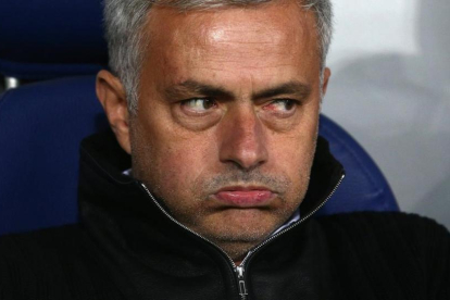 José Mourinho, en un partido del Manchester United.-/ MAXIM SHIPENKOV/EFE
