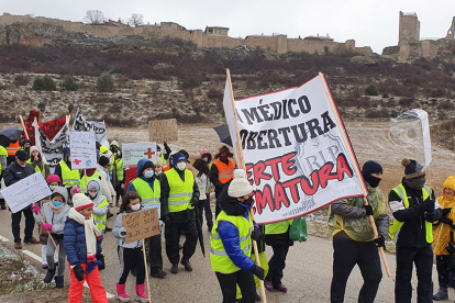 Manifestación en Muriel en diciembre por la falta de cobertura de telefonía y sanidad. RAQUEL FERNÁNDEZ