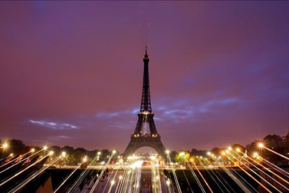 La Torre Eiffel en París.-/ OLIVER WEIKEN / EFE