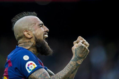 Arturo Vidal celebra su gol al Alavés en el Camp Nou,-JORDI COTRINA