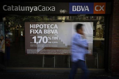 Oferta hipotecaria en una entidad bancaria en Barcelona.-DANNY CAMINAL