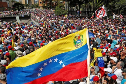 Partidarios de la oposición, en una protesta contra el Gobierno de Nicolás Maduro.-REUTERS / CARLOS GARCÍA RAWLINS