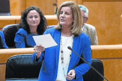 La ministra Fátima Báñez en una intervención en el Senado.-JUANJO MARTÍN