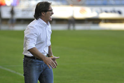 El entrenador del Numancia, Juan Antonio Anquela. / DIEGO MAYOR-