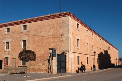 Exterior de la residencia San José de El Burgo de Osma. / FERNANDO SANTIAGO-