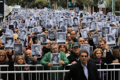 Acto de recuerdo a las víctimas del atentado perpetrado contra la sede de la Asociación Mutual Israelita Argentina.-