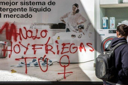 Pintada con motivo de la huelga feminista del 8-M, el año pasado en Valencia.-MIGUEL LORENZO