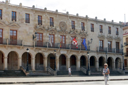 Edificio del Ayuntamiento de la capital.-HDS