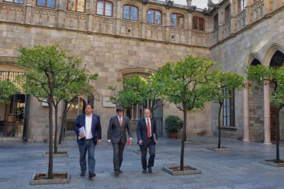 Junqueras, Puigdemont y Turull antes de la reunión del Govern de este martes.-FERRAN SENDRA