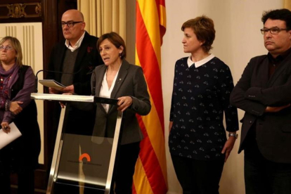 De izquierda a derecha, Ramona Barrufet, Lluís Corominas, Carme Forcadell, Anna Simó y Joan Josep Nuet, el pasado 2 de febrero.-TONI ALBIR