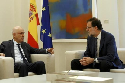 El líder de Unió, Josep Antoni Duran Lleida, durante su encuentro con el presidente del Gobierno, Mariano Rajoy, este martes en la Moncloa.-DAVID CASTRO