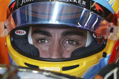 Fernando Alonso (McLaren-Honda), muy decepcionado del comportamiento de su monoplaza.-AP / RICK RYCROFT