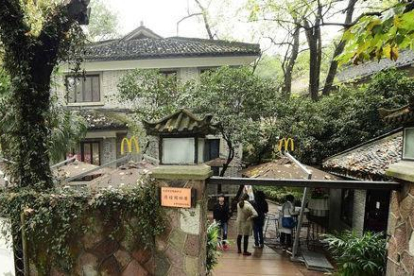 El McCafé de McDonald's, en el Lago del Oeste de Hangzhou (China).-AFP / STR