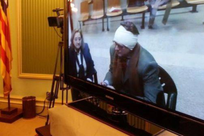 El expresidente balear Jaume Matas comparece por videoconferencia desde la prisión de Segovia en la comisión de investigación del Parlamento balear, el pasado 20 de febrero.-Foto: EL PERIÓDICO