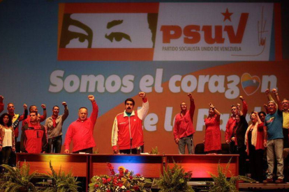 Maduro al frente de un acto del Partido Socialista Unido de Venezuela.-Foto: EFE