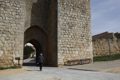 Puerta del Mercado en la muralla de Almazán en una imagen de archivo. HDS