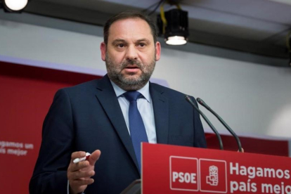 El secretario de Organización del PSOE, José Luis Ábalos, el martes en la sede del partido.-(EFE / LUCA PIERGIOVANNI)
