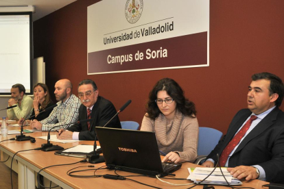 Participantes en la mesa redonda sobre la rentabilidad de la agricultura ecológica en Soria.-V. GUISANDE