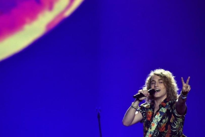 Manel Navarro, durante su actuación en el Festival de Eurovisión, en Kiev, en representación de TVE.-SERGEI SUPINSKY