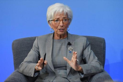 La directora del FMI, Christine Lagarde, en una mesa redonda el pasado mes de mayo.-FACUNDO ARRIZABALAGA