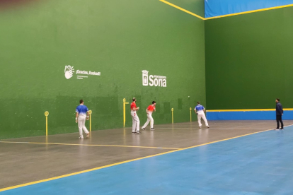 El Open Ciudad de Soria de pelota arrancaba el domingo en La Juventud. G.M.
