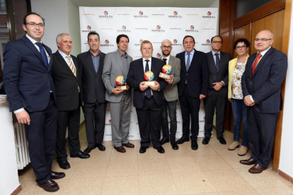 El consejero de Sanidad, Antonio Sáez, asiste a la VIII Edición de los Premios de Salud Mental de Castilla y León, organizados por Feafes. Junto a él, otras autoridades y los galardonados, José María Sánchez Monge, expresidente de la Confederación Salud M-Ical