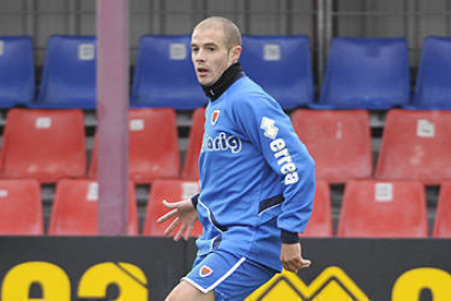 Ripa volvió ayer a entrenar con el resto del equipo. / V. Guisande-