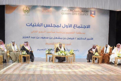 Solo hombres en la fotografía del Consejo de Jóvenes de Qassim, en Arabia Saudí.-