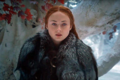 Sansa, andando por la nieve, dirigiéndose al Norte, abre las imágenes del segundo trailer de la séptima temporada de 'Juegos de tronos'.-HBO