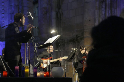 Concierto de música renacentista, ayer, en las ruinas de San Nicolás.-DIEGO MAYOR