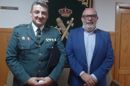 El teniente coronel Sergio Peñarroya y el subdelegado del Gobierno, Miguel Latorre.-HDS