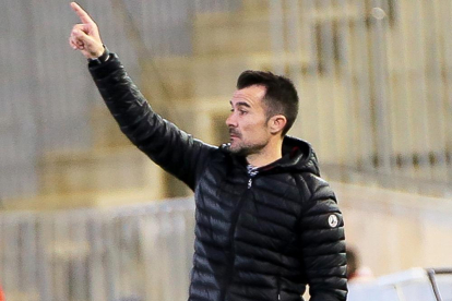 López Garai en un partido de esta temporada al frente del Numancia.-Valentín Guisande