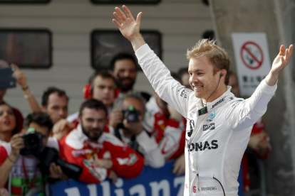 El alemán Nico Rosberg celebra su victoria tras la carrera en China.-ALY SONG / REUTERS