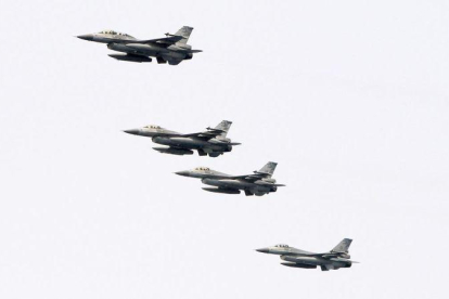 Aviones de combate estadounidense F-16 del Ejército de Taiwán.-AP / CHIANG YING-YING