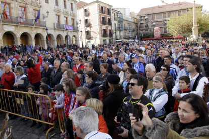 Aficionados del Numancia y del Real Zaragoza durante los actos de hermanamiento de la temporada pasada con motivo de la visita del conjunto maño a Soria.-DIEGO MAYOR