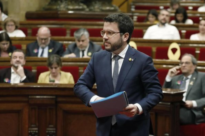 Pere Aragonès, en un pleno del Parlamento catalán.-ANDREU DALMAU (EFE)
