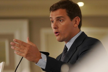 Albert Rivera, durante un desayuno informativo.-JOSÉ LUIS ROCA