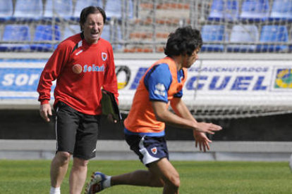 El entrenador del Numancia, Juan Antonio Anquela. / DIEGO MAYOR-