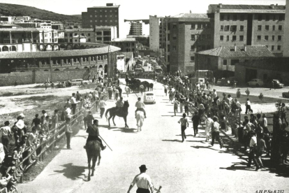 La Saca. Zona Plaza de Toros. Tarjeta postal. Florián Montoya. Posterior a 1963. Tomás Pérez Frías. AHPSo 8232