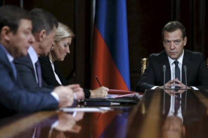 El primer ministro ruso durante la reunión de este lunes.-REUTERS / DMITRY ASTAKHOV